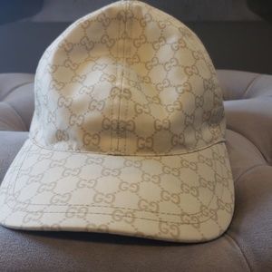 Bought this on poshmark too BIG for my head